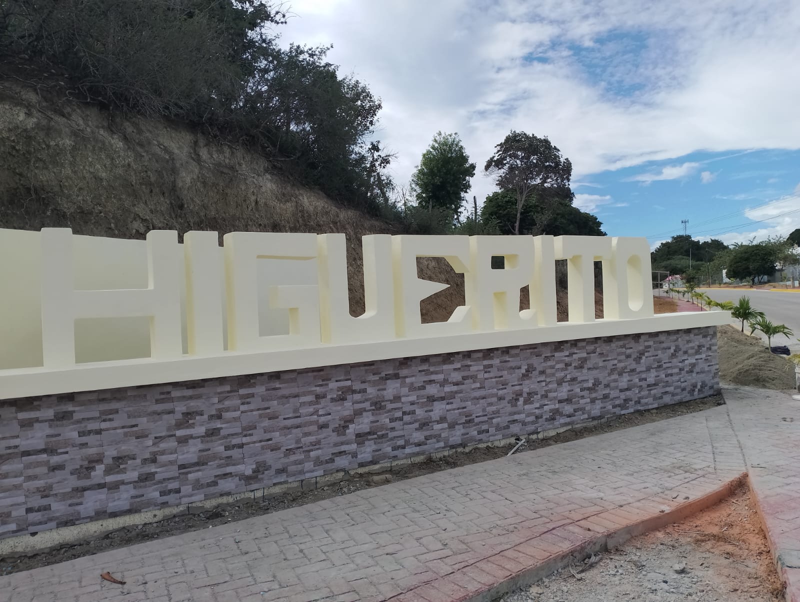 🌟 Transformando Nuestra Entrada: Embellecimiento del Distrito con un Toque Fotográfico 📸